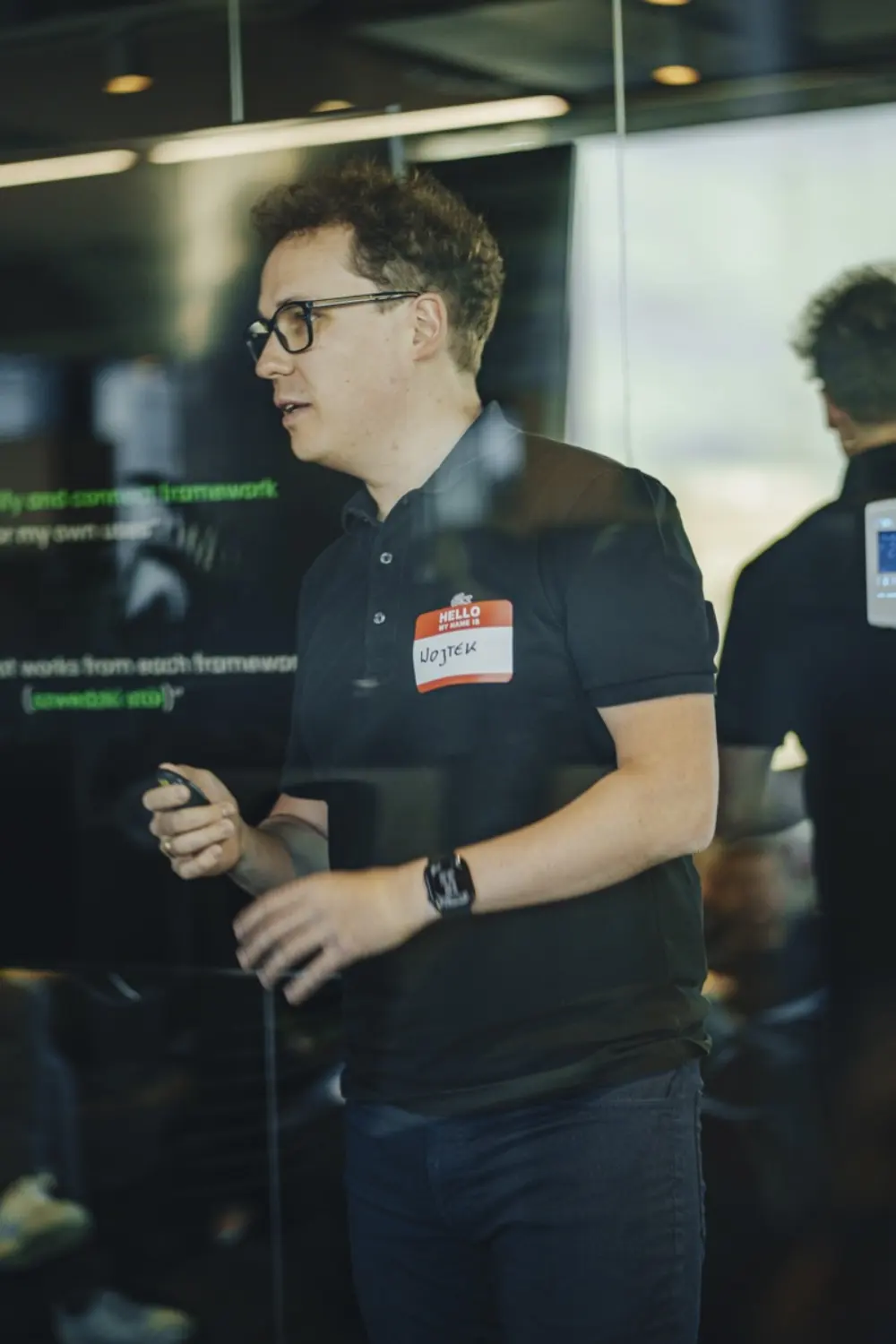Wojtek Skalski presenting at Growth Meetup